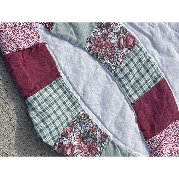 Vintage double wedding Ring patchwork Quilt Scalloped edging 77"x93" Red green - Picture 5 of 10
